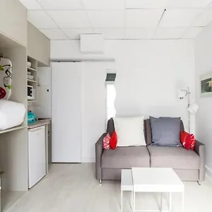 Small Is Beautiful Ideally Located Sleeps 4 Apartment