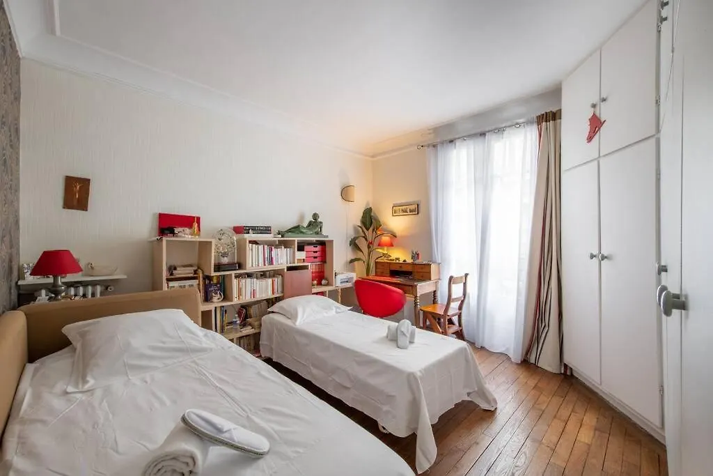 Family Apartment In Batignolles Neighborhood Paříž