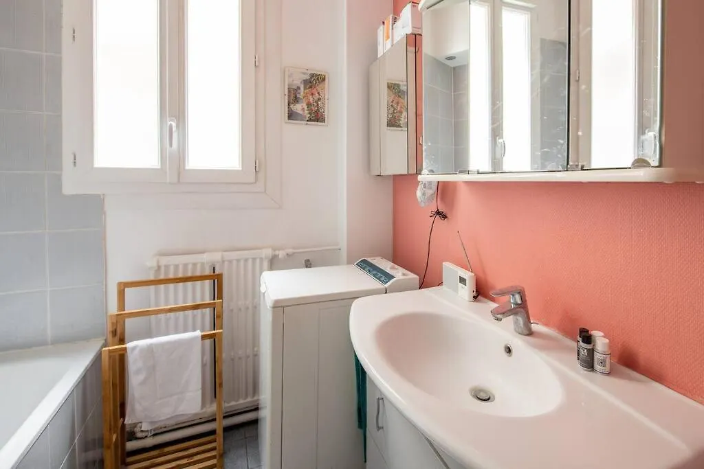 Family Apartment In Batignolles Neighborhood Paříž