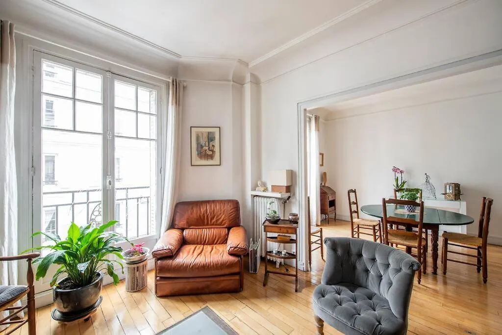 Family Apartment In Batignolles Neighborhood Paříž