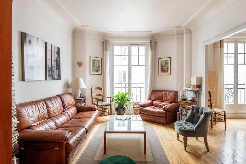 Family Apartment In Batignolles Neighborhood Paříž