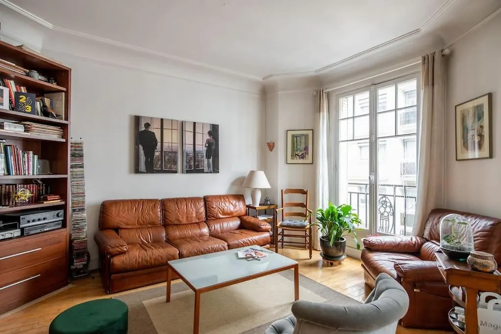 Family Apartment In Batignolles Neighborhood Paříž