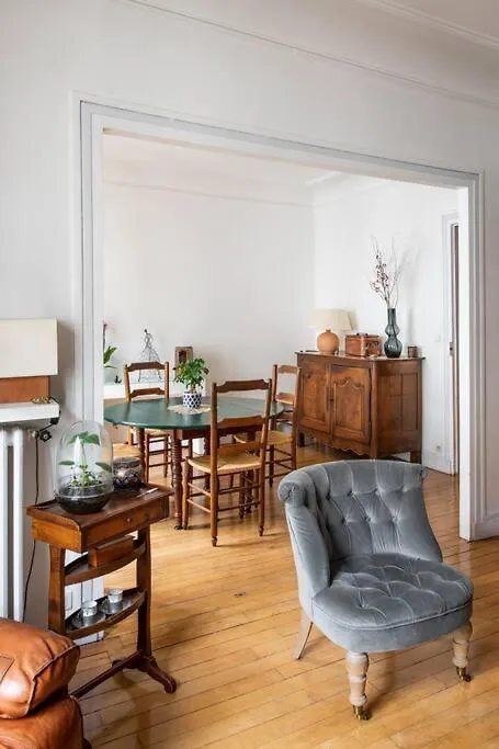 Family Apartment In Batignolles Neighborhood Paříž