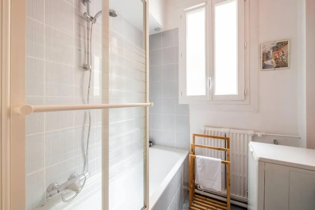Family Apartment In Batignolles Neighborhood Paříž