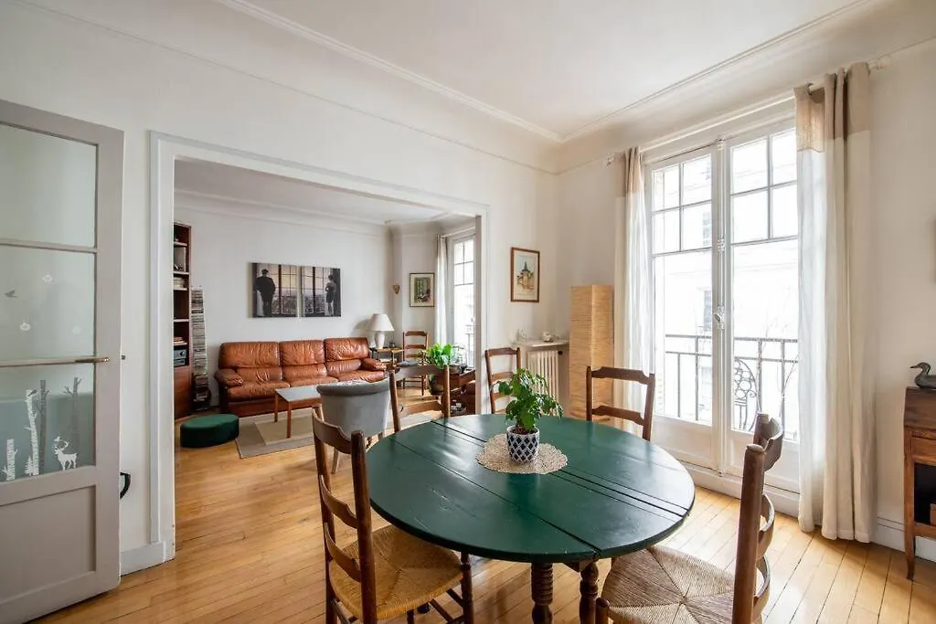 Family Apartment In Batignolles Neighborhood Paříž